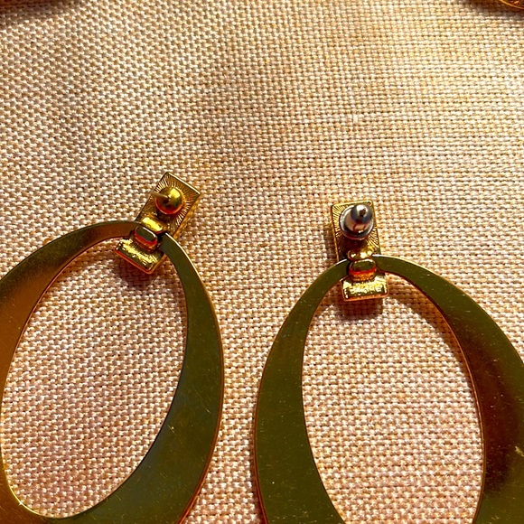 Vintage signed Monet Earrings Vintage - Picture 3 of 4